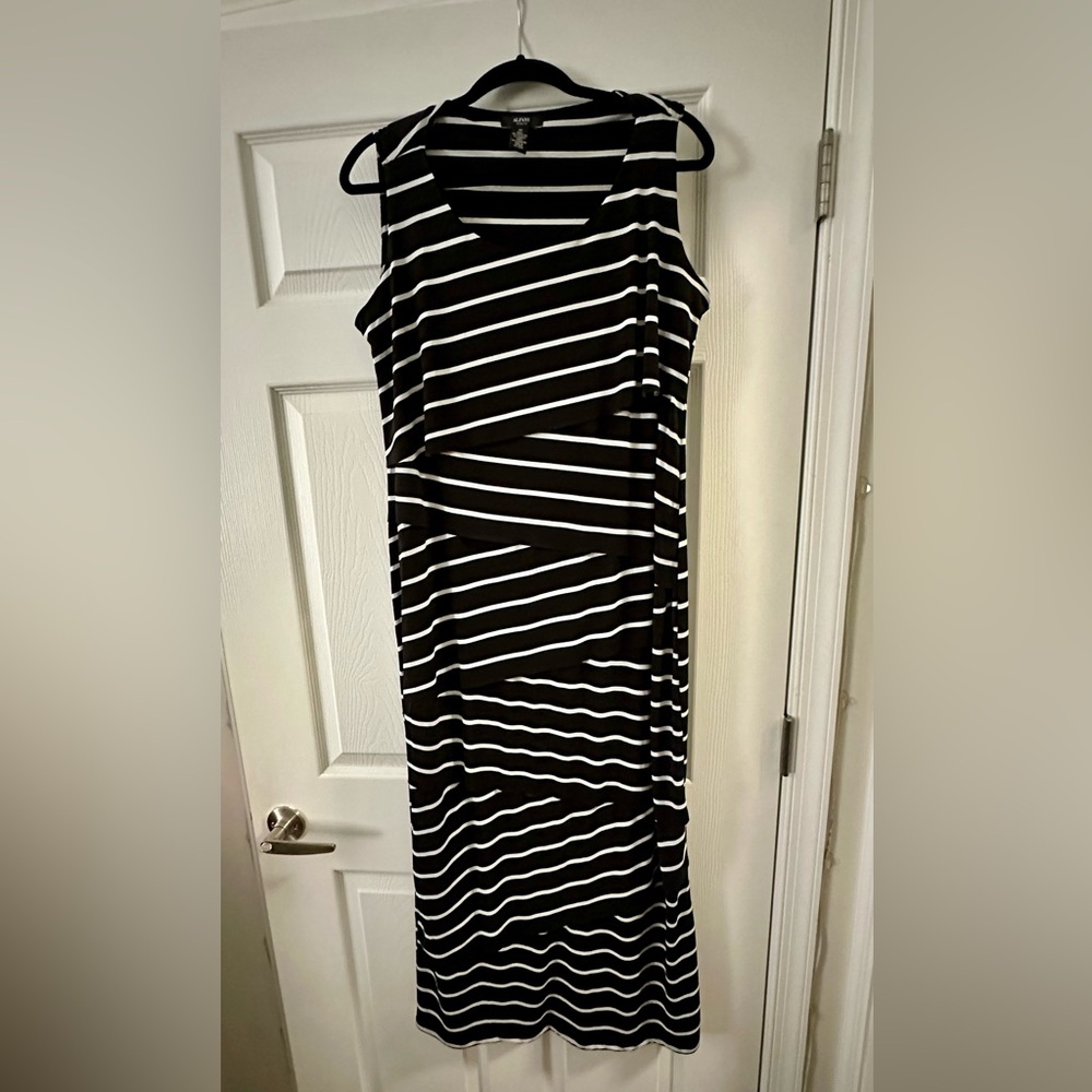Like new-Alfani Black/White stripe layered dress - excellent condition- 1X-14/16